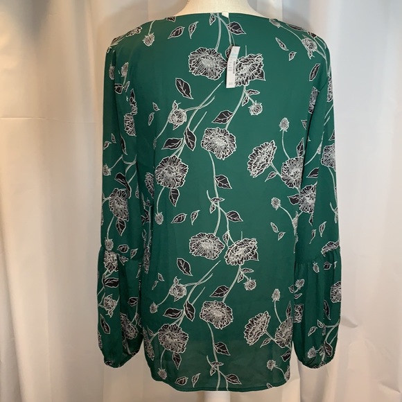 New! Maurices Floral V-Neck Blouse - Picture 6 of 9